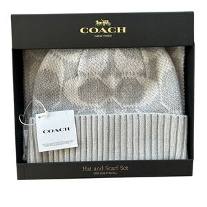 COACH Jumbo Signature “C” Beanie & Scarf Gift Set Chalk Gray NWT $225 Luxe